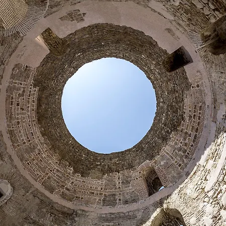 Bella Notte Di krevet i doručak 4*