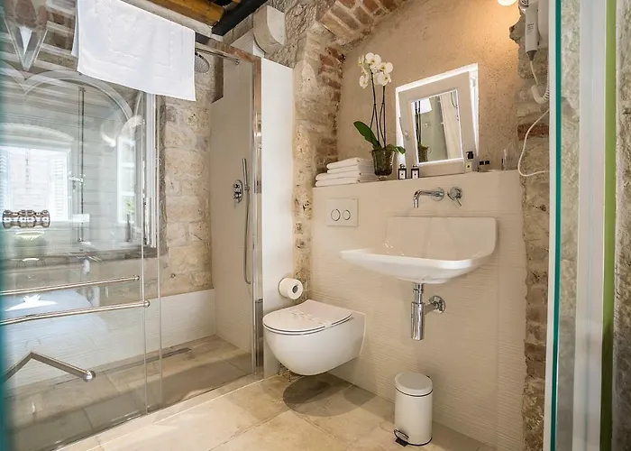 לינה וארוחת בוקר Bella Notte Di 4*