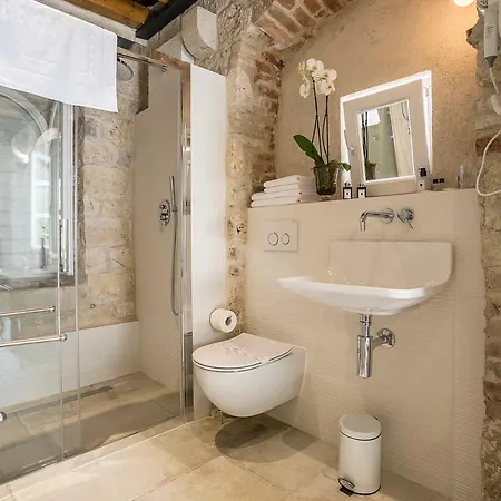 فندق مبيت وإفطار Bella Notte Di 4*